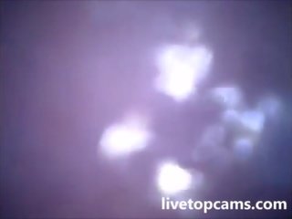 Tyttö cums kuvattiin alkaen sisäpuolella a emättimeen at livetopcams pt1