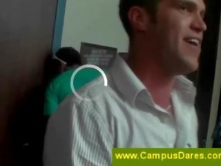 Kampus permainan seterusnya ke dalam tanpa penutup dada seks permainan