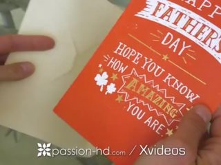 Το πάθος-hd fathers ημέρα πέος τσιμπουκώνοντας gift με βήμα κυρία lana rhoades