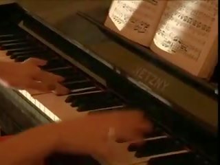 Vendimia adolescent cantado en la piano, gratis sexo 13